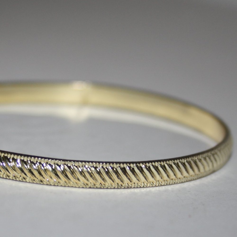 ✨ Beautiful Textured Gold Bangle Bracelet ✨
